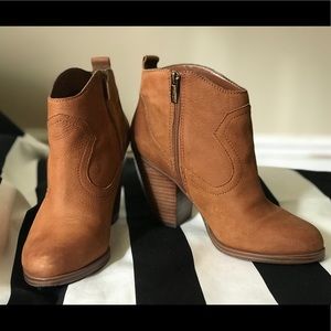 Used-Vince Camuto Hartin Booties in Cognac